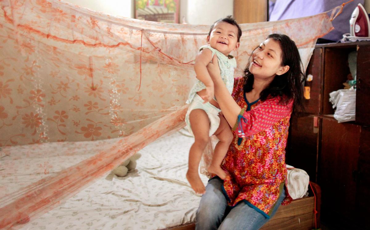 Moanaraola, known as “Naro”, 38, plays with her daughter at home in New Delhi. Naro is a doctor working as a community developer. She leads a community development project that serves to empower people living in poverty. After being cured of TB, she lives a normal life with her husband Abhijeet and their children, Astera and Aden. © Javier Geleano / The Union 