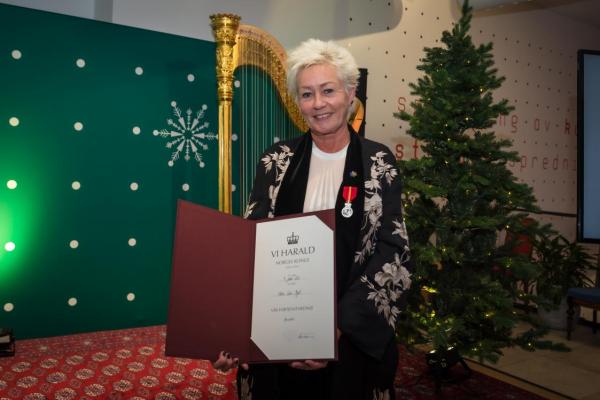 Anne Lise Ryel recibió la Medalla al Mérito del Rey de Noruega